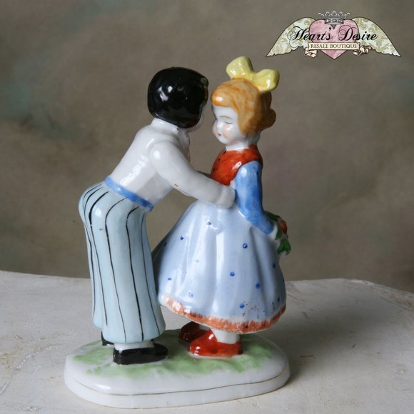 Kissing Statue Boy and Girl Antique Porcelain Pioneer Mdse Co NY 1950 Japan Cute - Picture 5 of 9